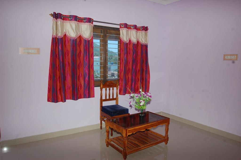 Rainbow Guest House Tiruvannamalai Ruang foto