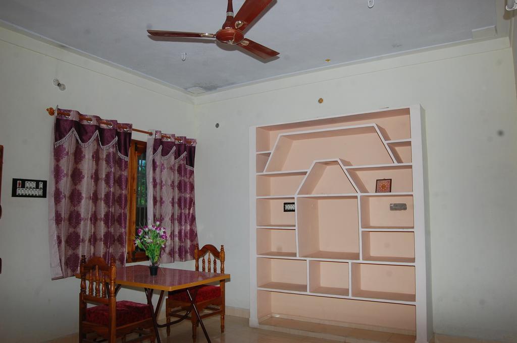 Rainbow Guest House Tiruvannamalai Ruang foto