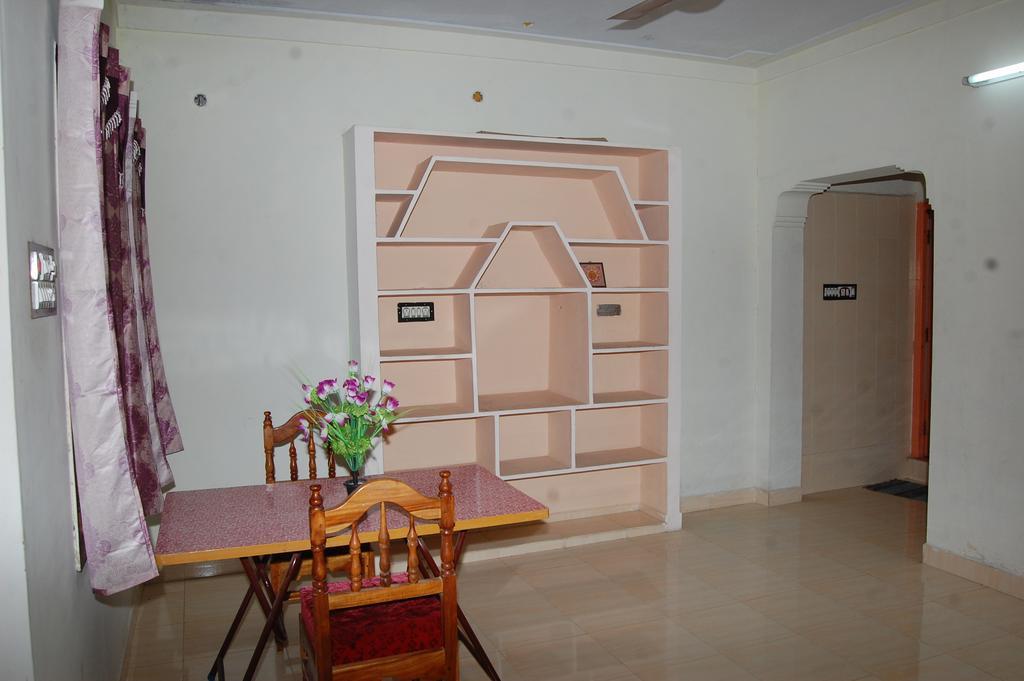 Rainbow Guest House Tiruvannamalai Ruang foto
