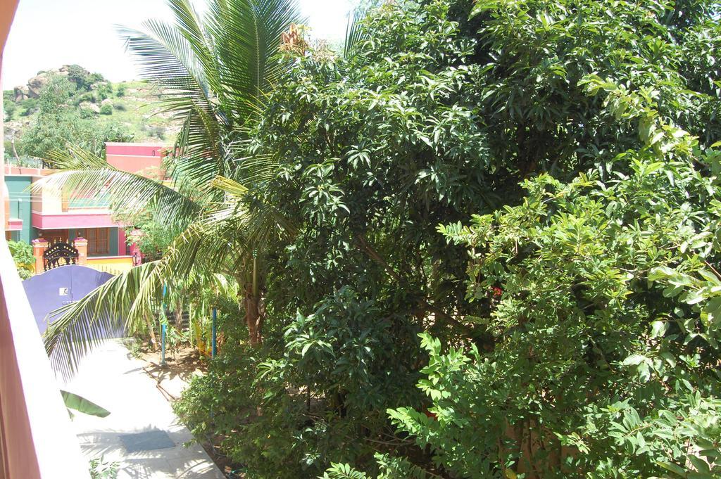 Rainbow Guest House Tiruvannamalai Bagian luar foto