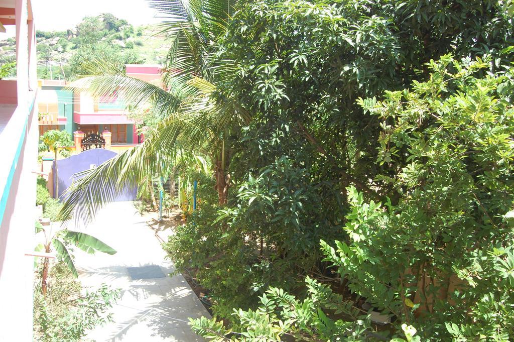 Rainbow Guest House Tiruvannamalai Bagian luar foto